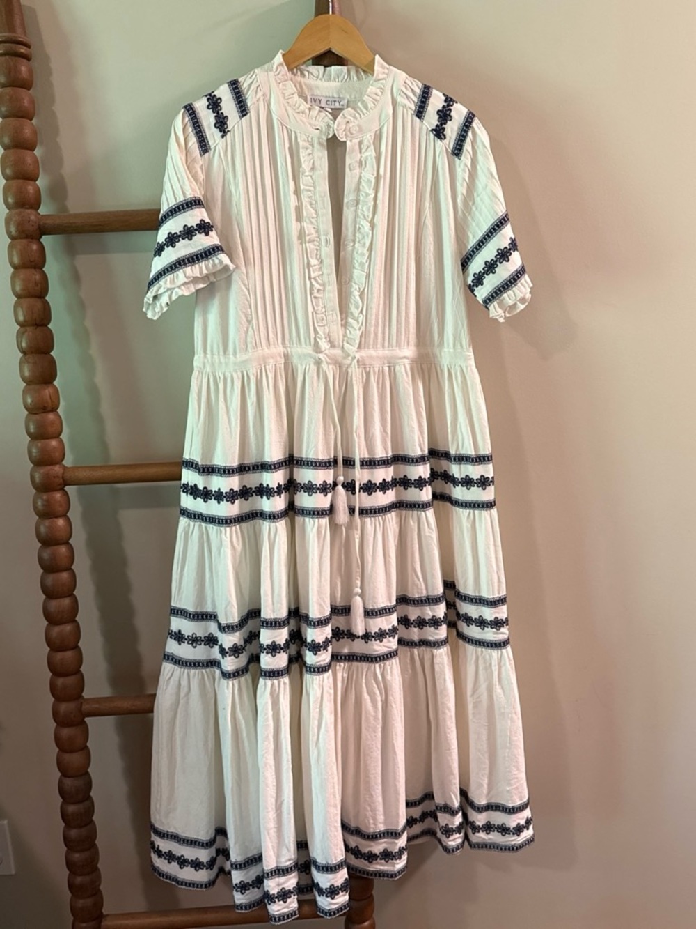 Ivy City Women’s White Embroidered Tiered Midi Dress - Navy Trim